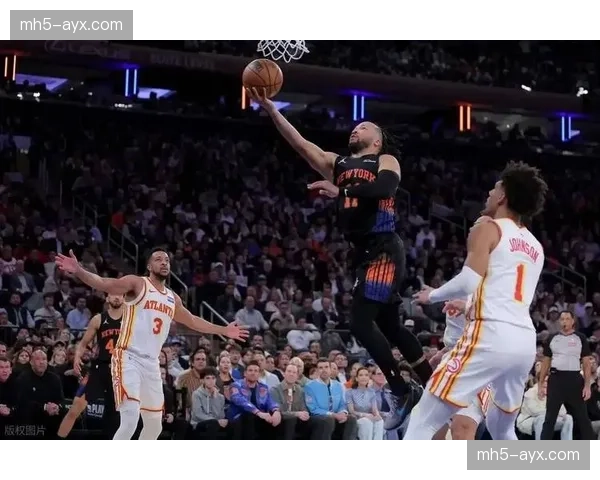老鹰关键时刻防守奏效 限制尼克斯末节仅得19分逆转